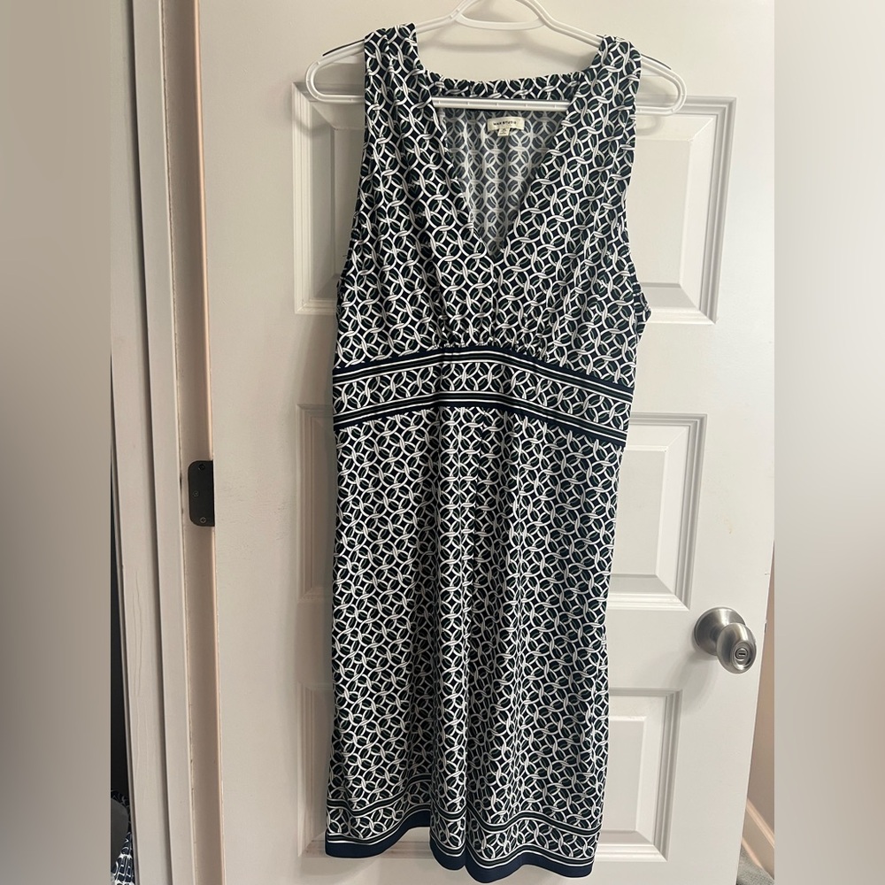 Max Studio Black and White Sleeveless Sheath Dress